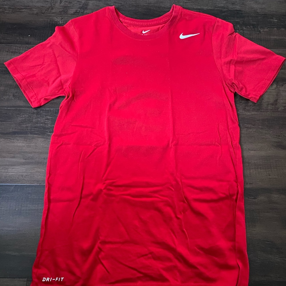 EUC Nike Dri-Fit Red T-Shitt